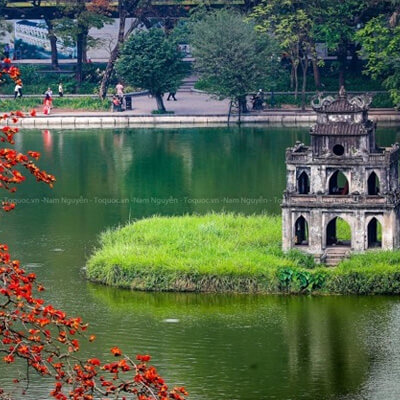 Hoan Kiem Lake & Ngoc Son Temple